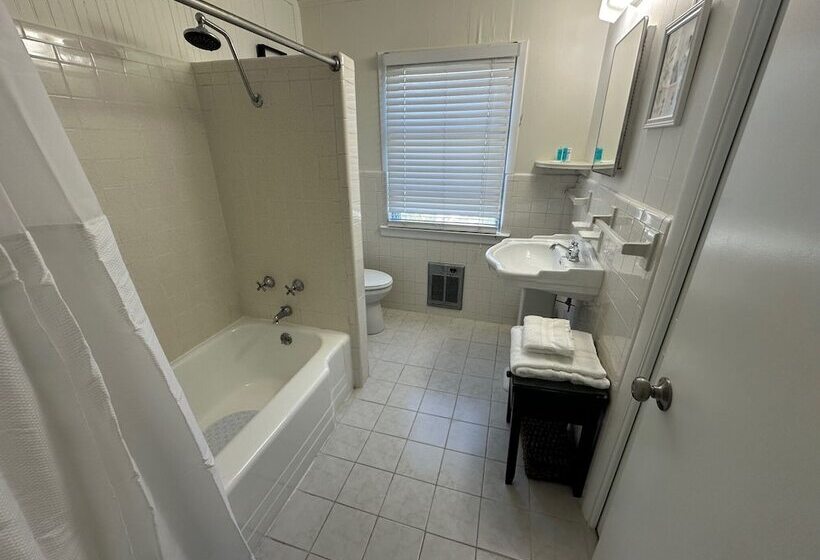 ホテル The Breezy Inn