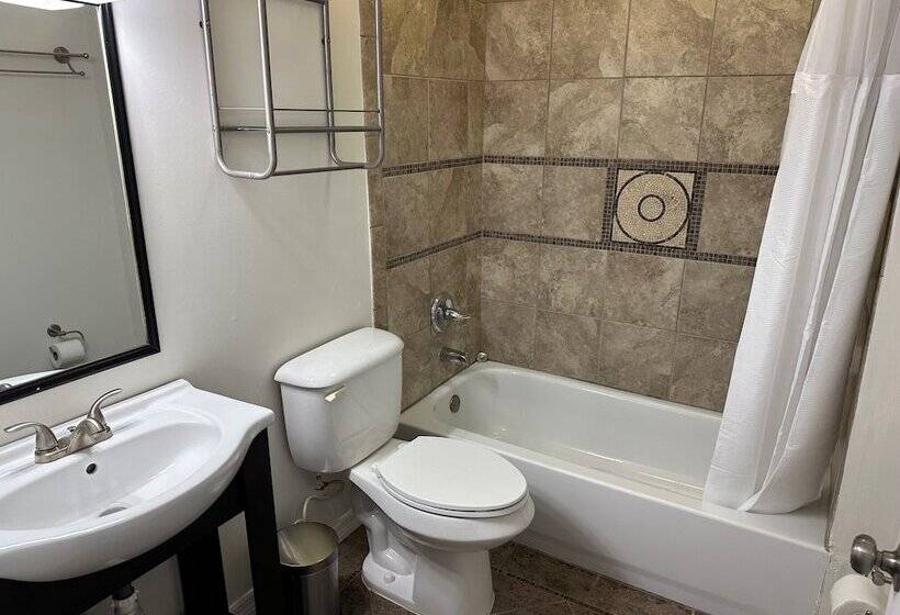 ホテル The Breezy Inn