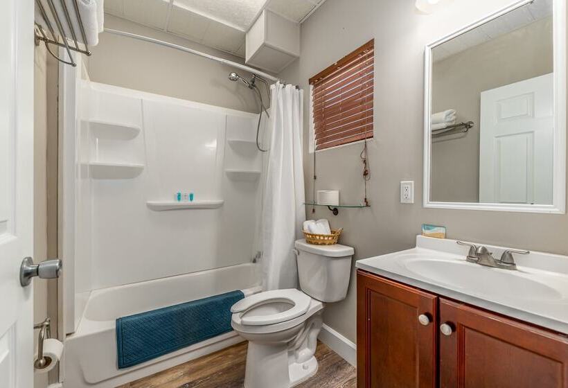 ホテル The Breezy Inn