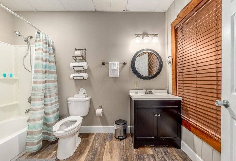 ホテル The Breezy Inn