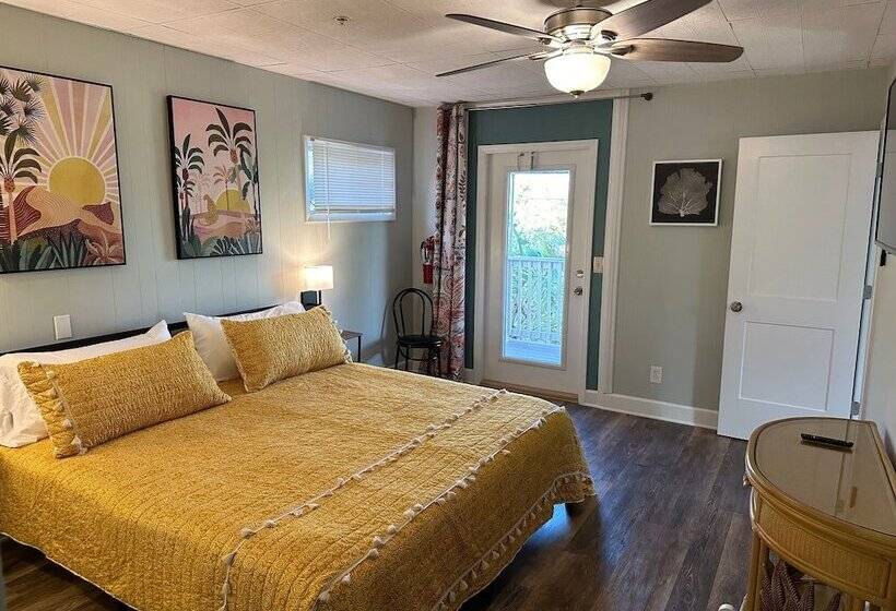 ホテル The Breezy Inn