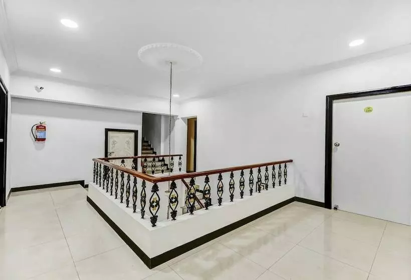 هتل Treebo B Coral, 2 Km From Promenade Beach
