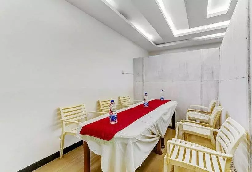 هتل Treebo B Coral, 2 Km From Promenade Beach
