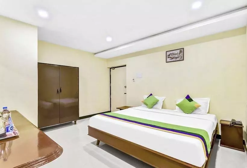 هتل Treebo B Coral, 2 Km From Promenade Beach