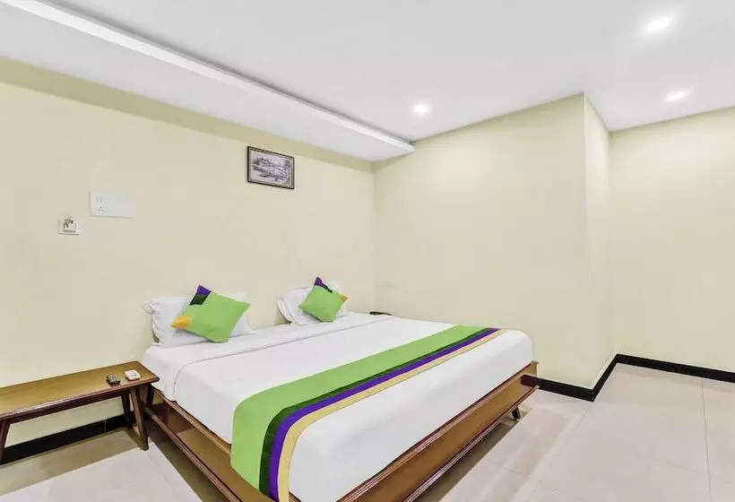 هتل Treebo B Coral, 2 Km From Promenade Beach