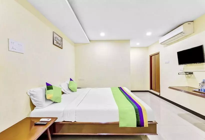 هتل Treebo B Coral, 2 Km From Promenade Beach
