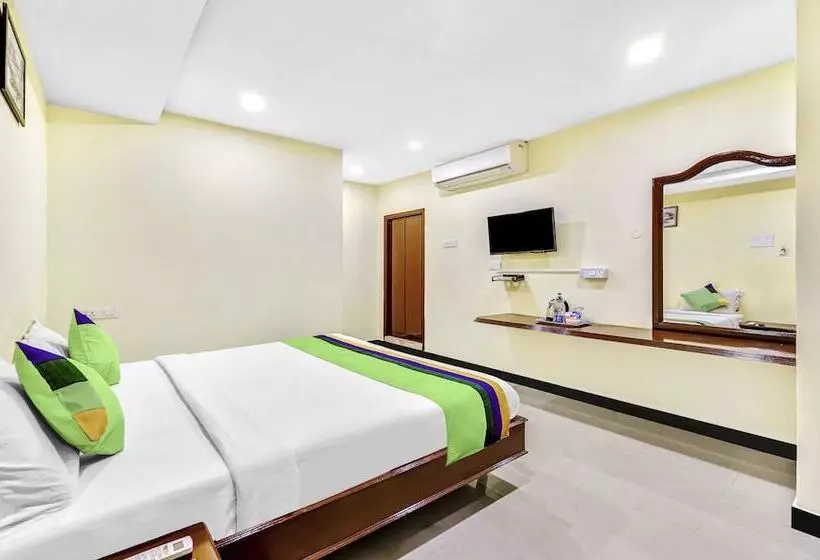 هتل Treebo B Coral, 2 Km From Promenade Beach