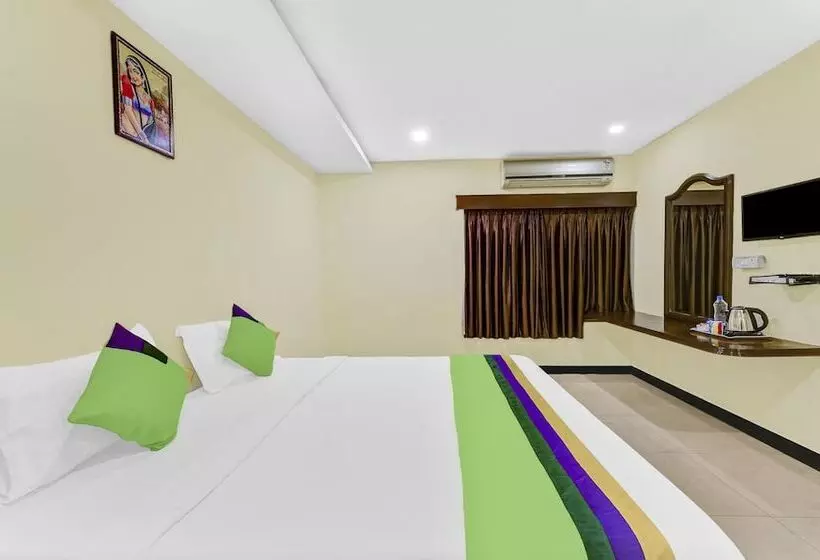 هتل Treebo B Coral, 2 Km From Promenade Beach