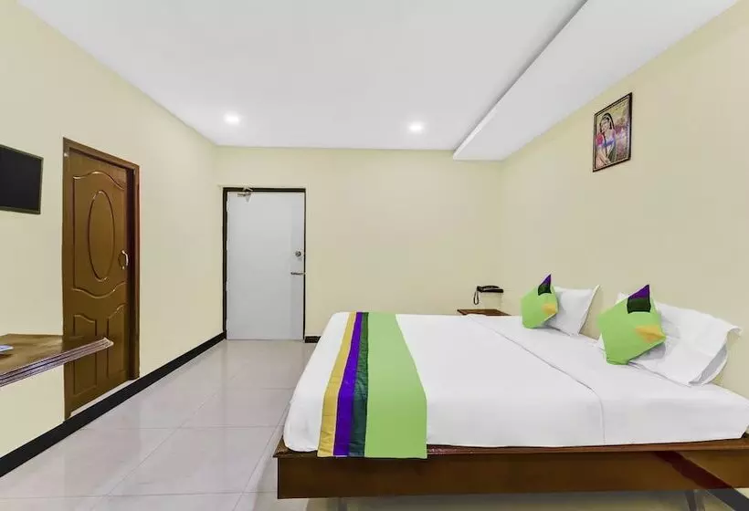 هتل Treebo B Coral, 2 Km From Promenade Beach