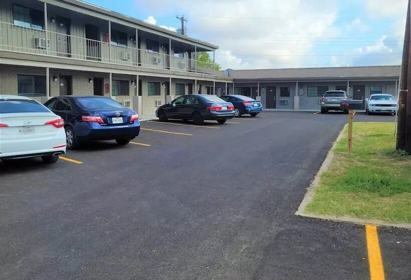 Motelli Budget Inn Giddings By Mukhi Hotels