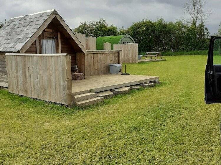 펜션 Glamping At The Retreat Wiltshire Is Rural Bliss