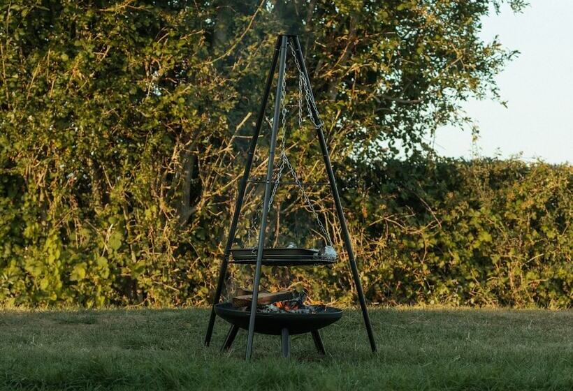 펜션 Glamping At The Retreat Wiltshire Is Rural Bliss