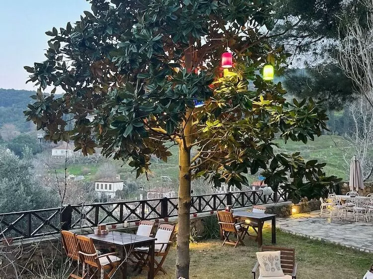 Majatalo şi̇ri̇nce Bahçe