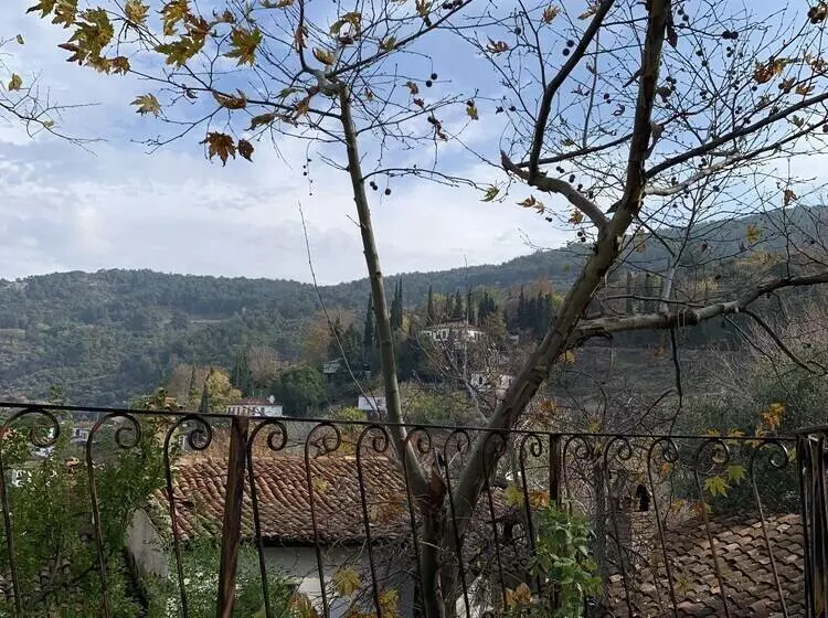 Majatalo şi̇ri̇nce Bahçe