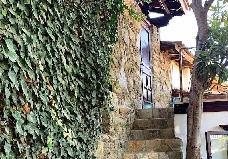 Majatalo şi̇ri̇nce Bahçe