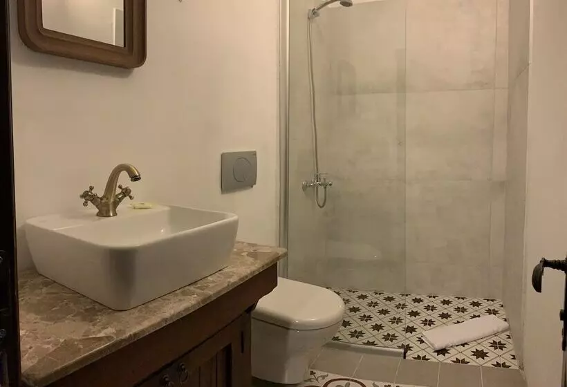 Majatalo şi̇ri̇nce Bahçe