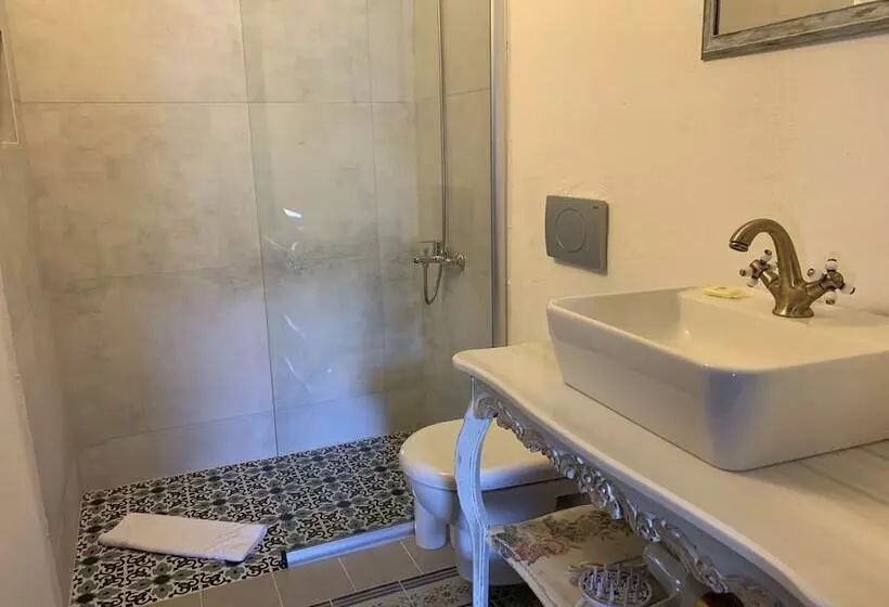 Majatalo şi̇ri̇nce Bahçe