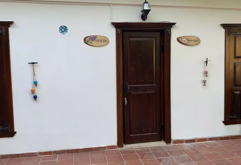 Majatalo şi̇ri̇nce Bahçe