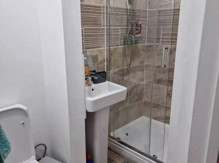 レジデンス Beautiful And Modern House In Gravesend