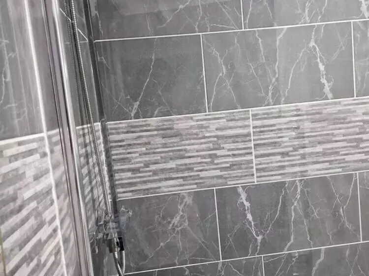 レジデンス Beautiful And Modern House In Gravesend