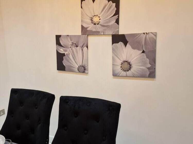 إقامة Beautiful And Modern House In Gravesend