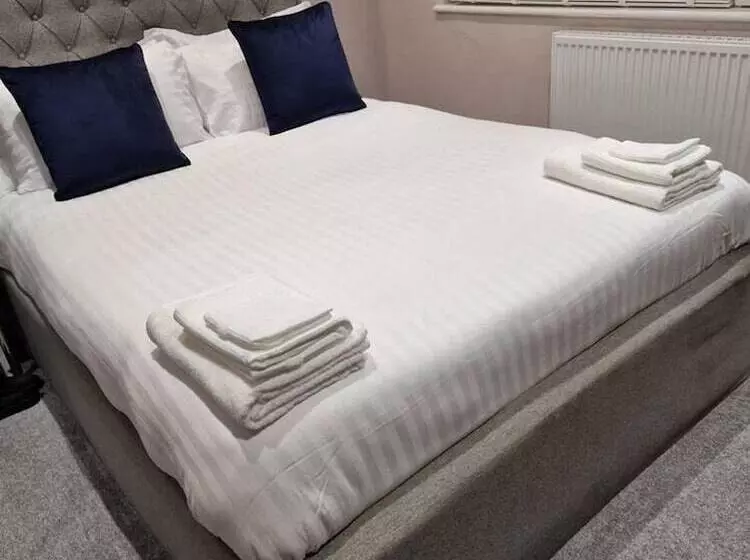 レジデンス Beautiful And Modern House In Gravesend