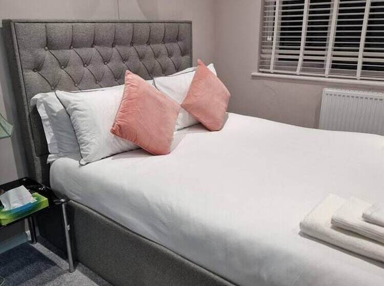 إقامة Beautiful And Modern House In Gravesend