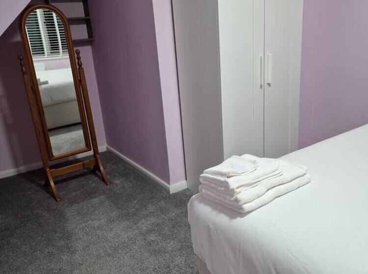 إقامة Beautiful And Modern House In Gravesend