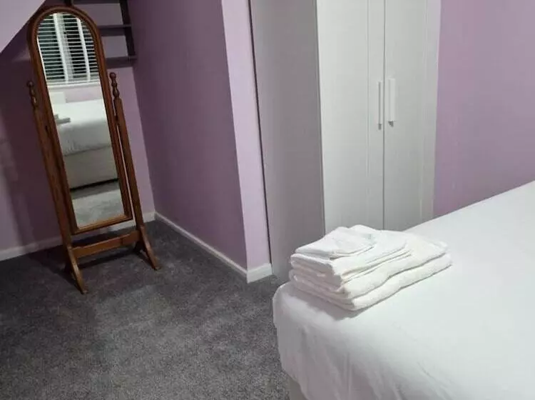 レジデンス Beautiful And Modern House In Gravesend