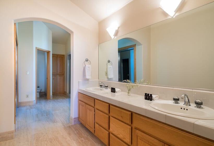 Sparrow By Avantstay Modern Mountain Retreat W/ Hot Tub, Pool Table & Games!