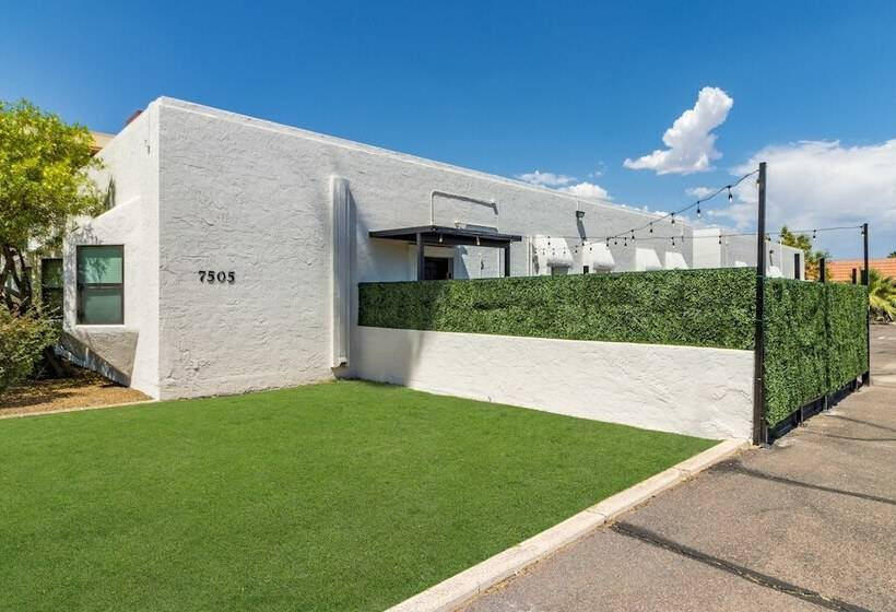 Stellar By Avantstay Modern Artist S Loft In Old Town W/ Patio