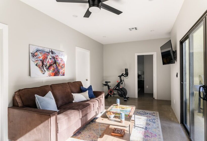 Stellar By Avantstay Modern Artist S Loft In Old Town W/ Patio