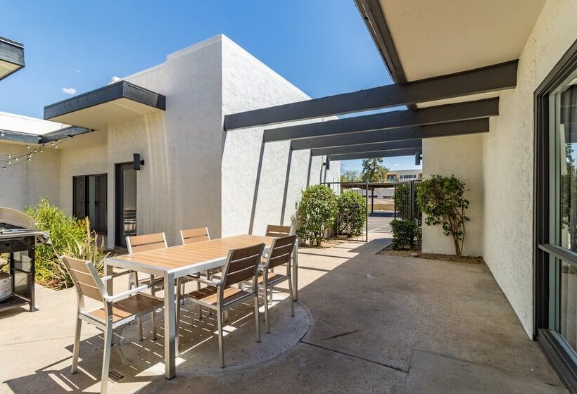 Stellar By Avantstay Modern Artist S Loft In Old Town W/ Patio