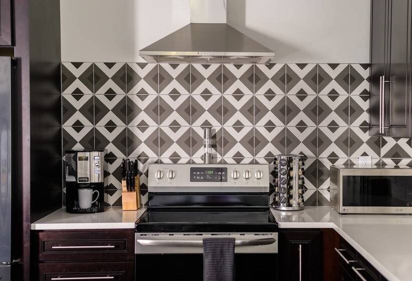 Stellar By Avantstay Modern Artist S Loft In Old Town W/ Patio