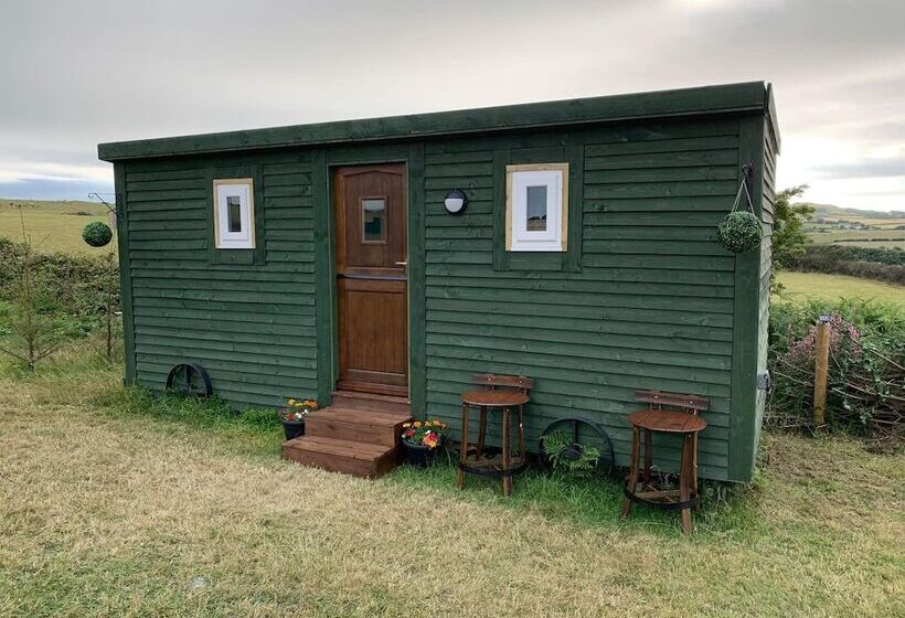 Stunning 1 Bed Shepherd Hut