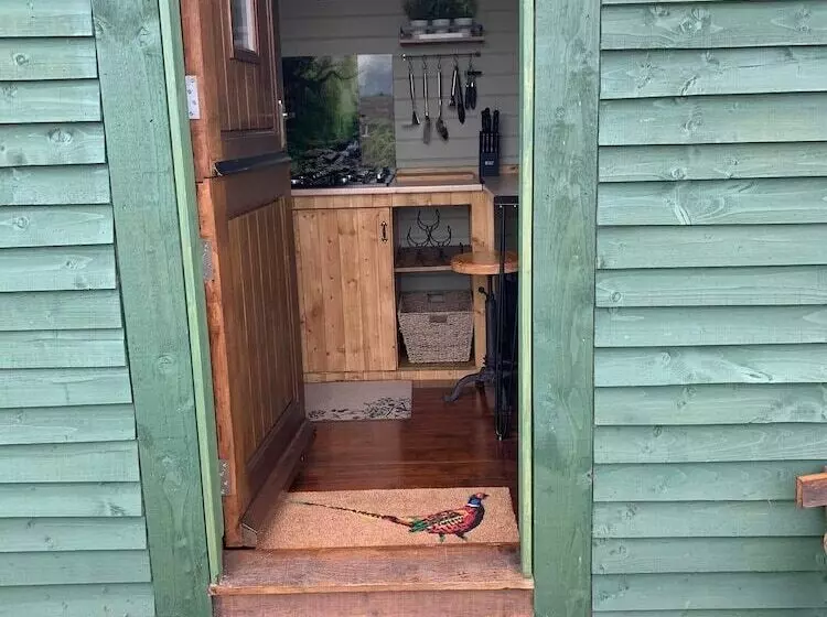 Stunning 1 Bed Shepherd Hut