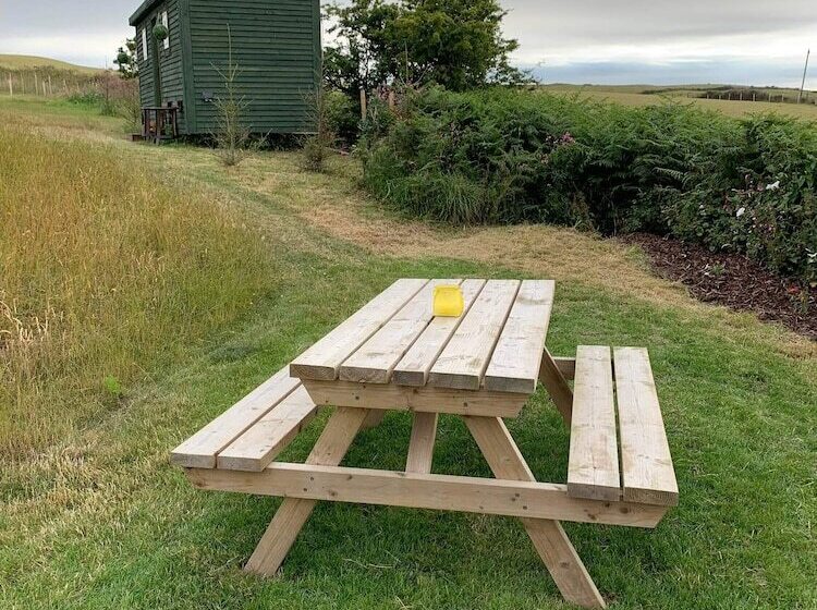 Stunning 1 Bed Shepherd Hut
