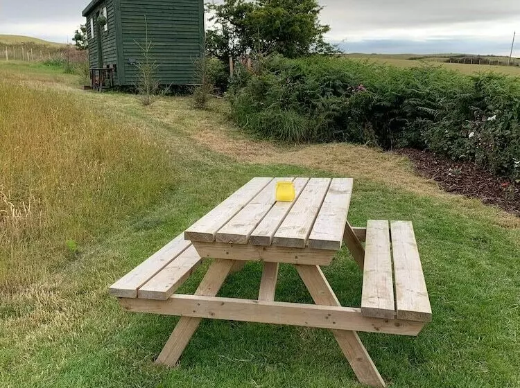 Stunning 1 Bed Shepherd Hut