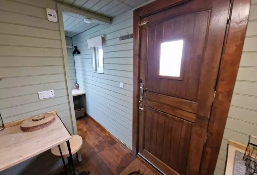 Stunning 1 Bed Shepherd Hut