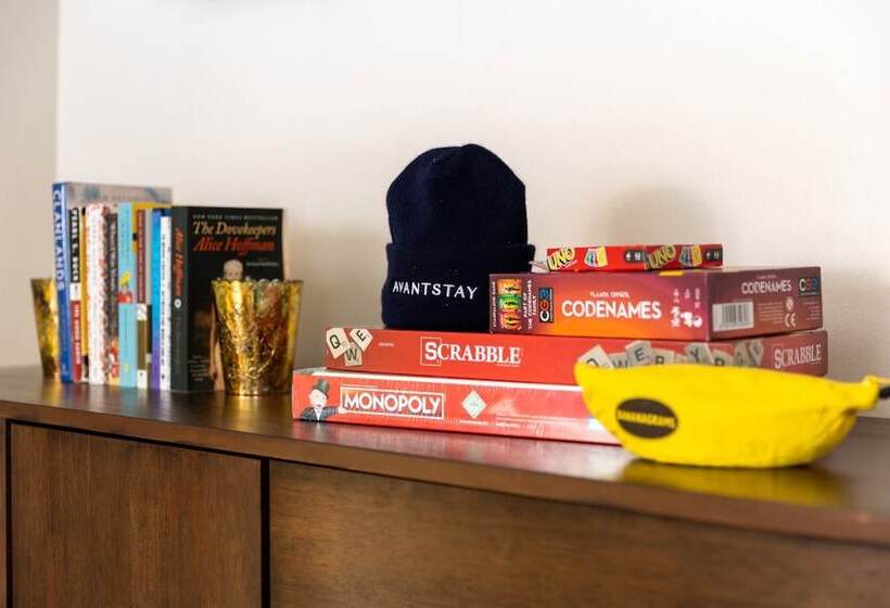 Sweet Pine Deck + Hot Tub, Cozy Modern Interior Close To Ski Resort!