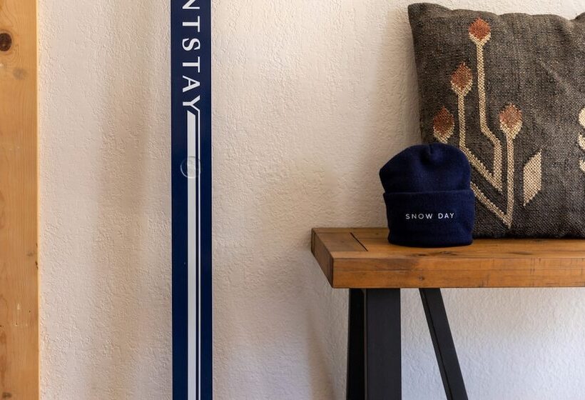 Sweet Pine Deck + Hot Tub, Cozy Modern Interior Close To Ski Resort!