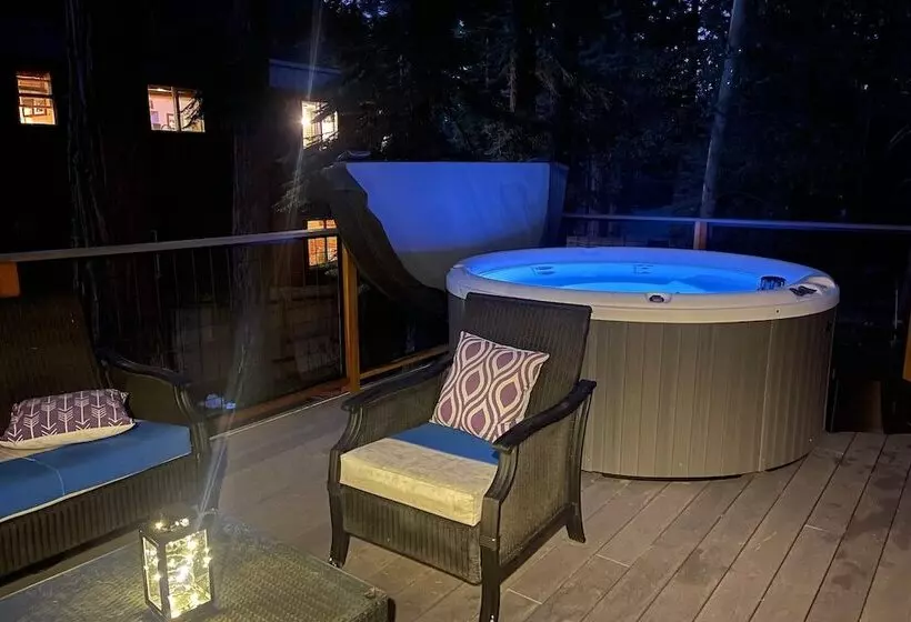 Sweet Pine Deck + Hot Tub, Cozy Modern Interior Close To Ski Resort!