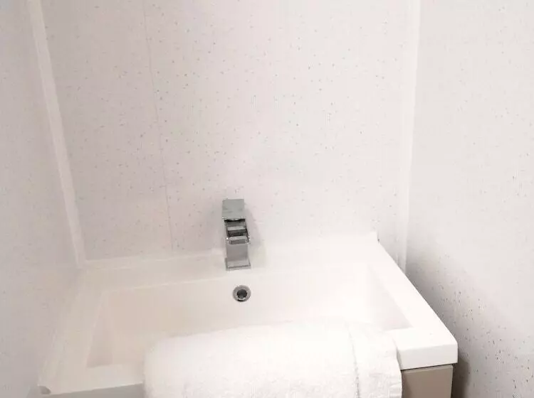 تختخواب و صبحانه White Lodge In