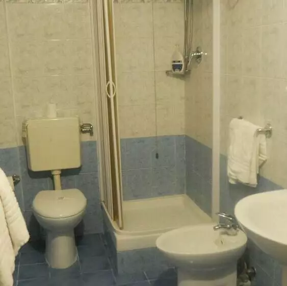 مسافرخانه Red And Blues Music Hotel Genova