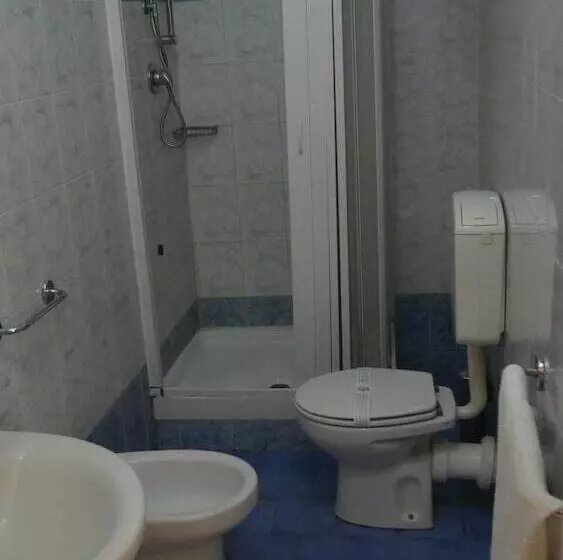 مسافرخانه Red And Blues Music Hotel Genova