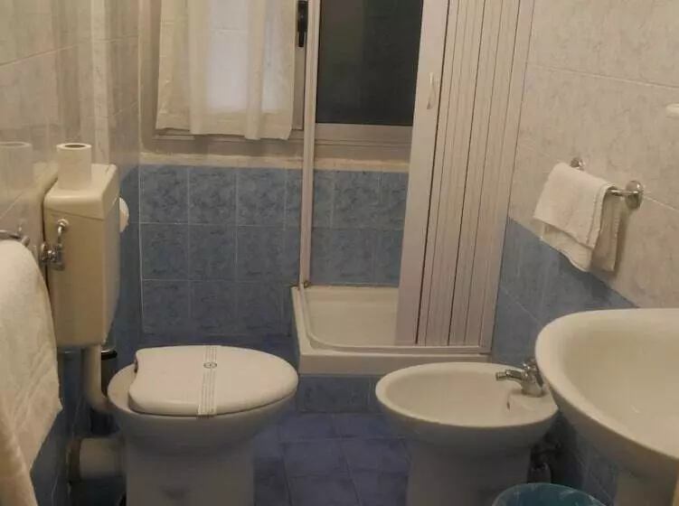 مسافرخانه Red And Blues Music Hotel Genova