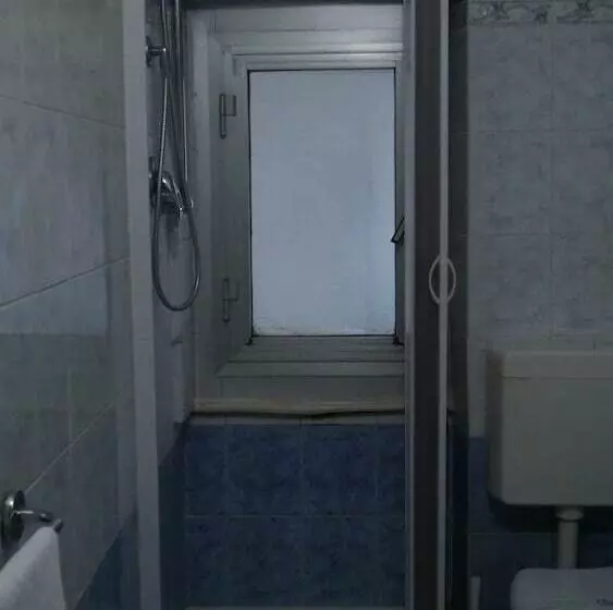 مسافرخانه Red And Blues Music Hotel Genova