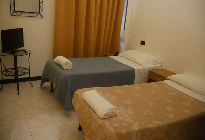 مسافرخانه Red And Blues Music Hotel Genova