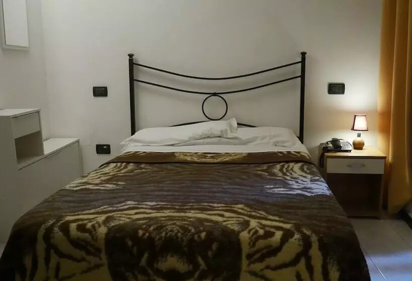 مسافرخانه Red And Blues Music Hotel Genova