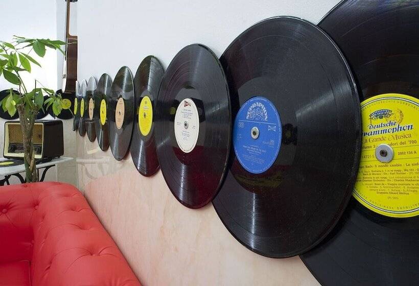 Hostelli Red And Blues Music Hotel Genova